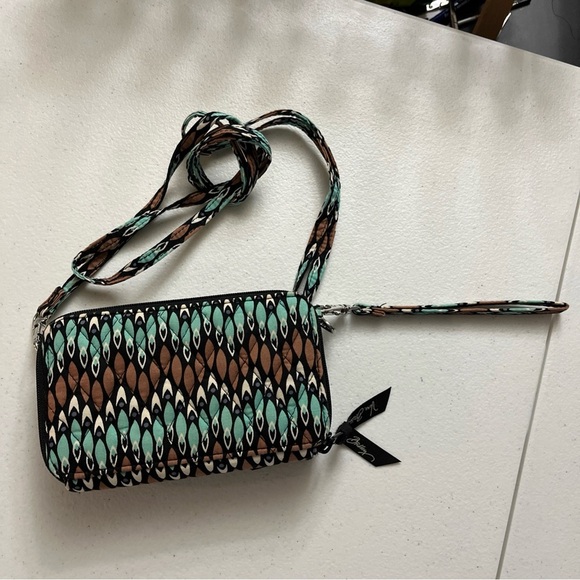 Vera Bradley 3 in 1 wallet Sierra Pattern Retired - Picture 2 of 5